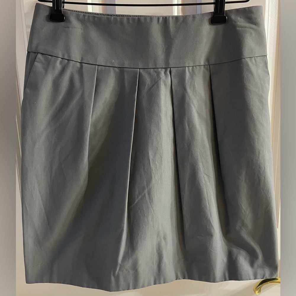 4 for $20 special 
Ann Taylor Gray Skirt with Pockets in Size 4
